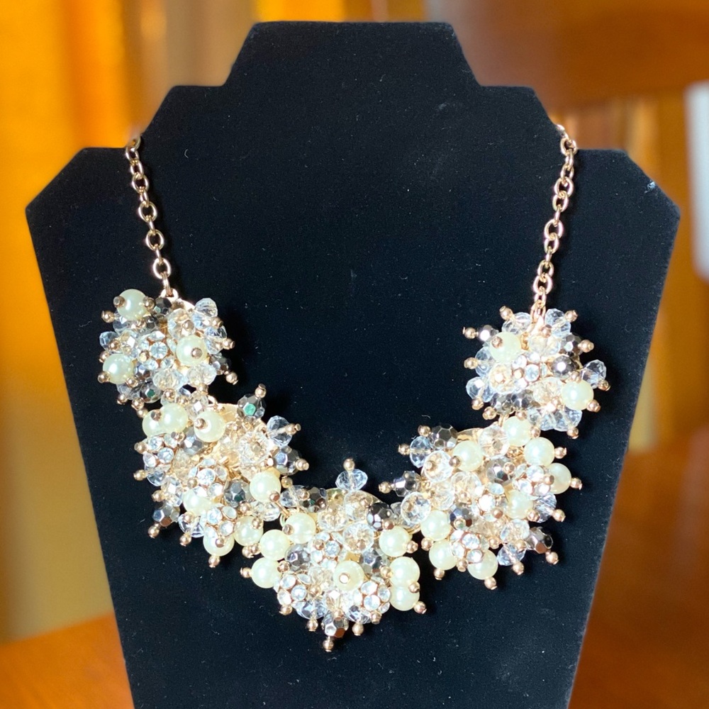 Vintage bling chunky sparkly necklace faux peals and rhinestones gold plated